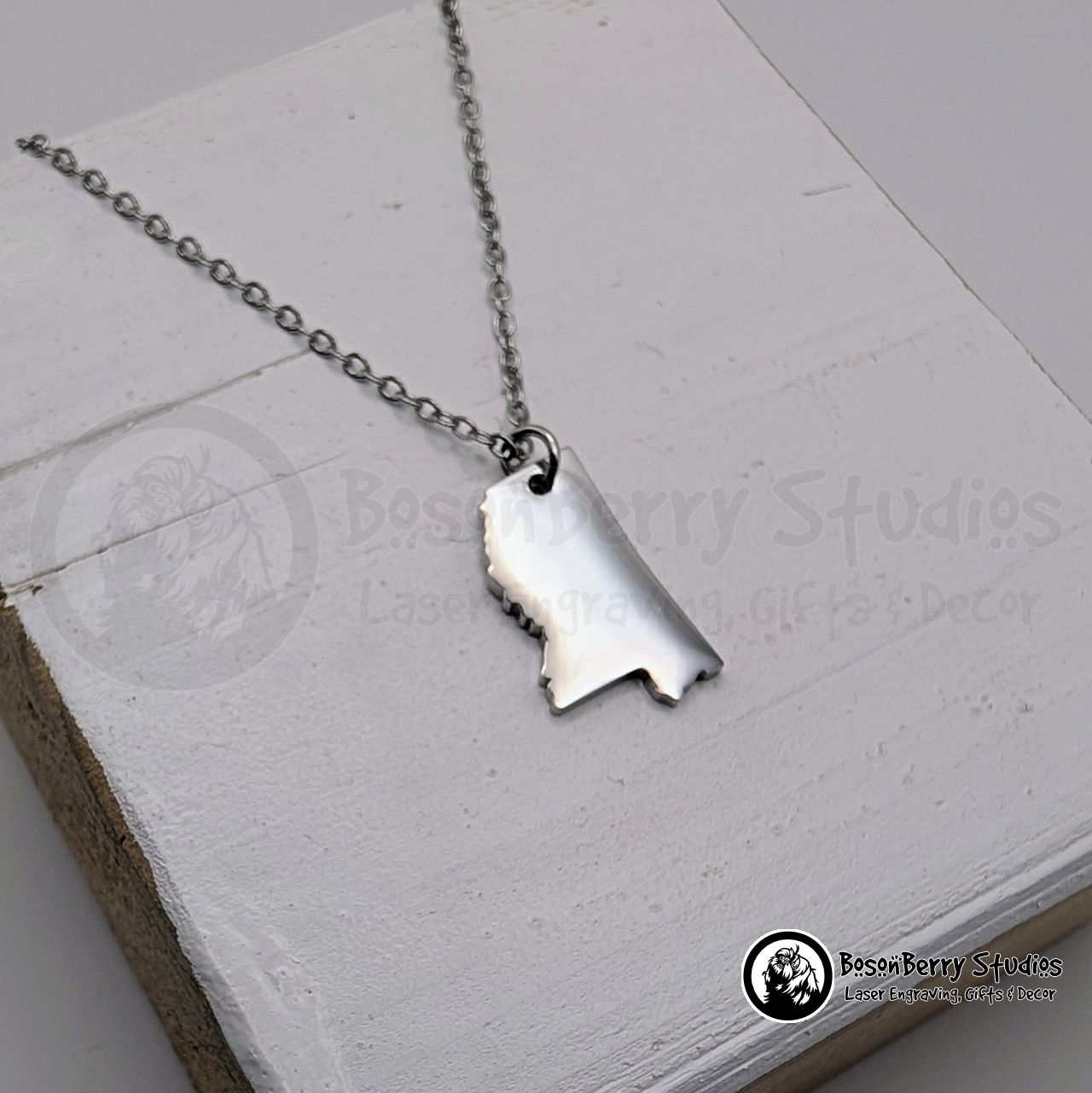 Mississippi Pendant Necklace with Personalized Engraving