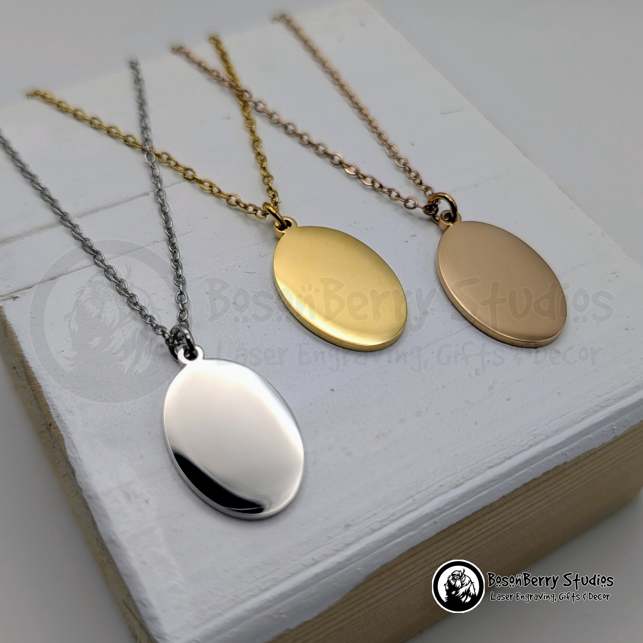 Oval Pendant Necklace with Personalized Engraving