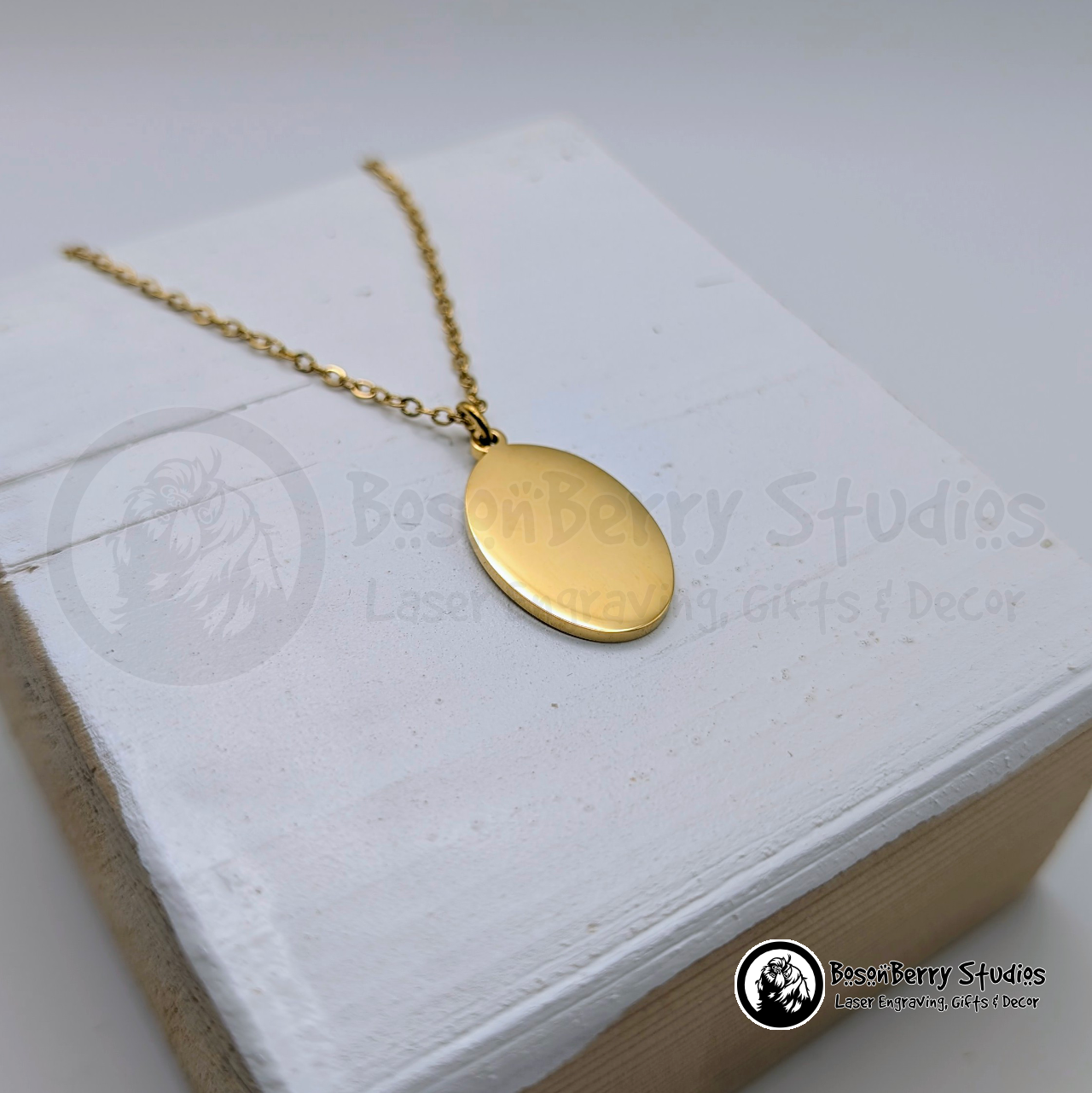 Oval Pendant Necklace with Personalized Engraving