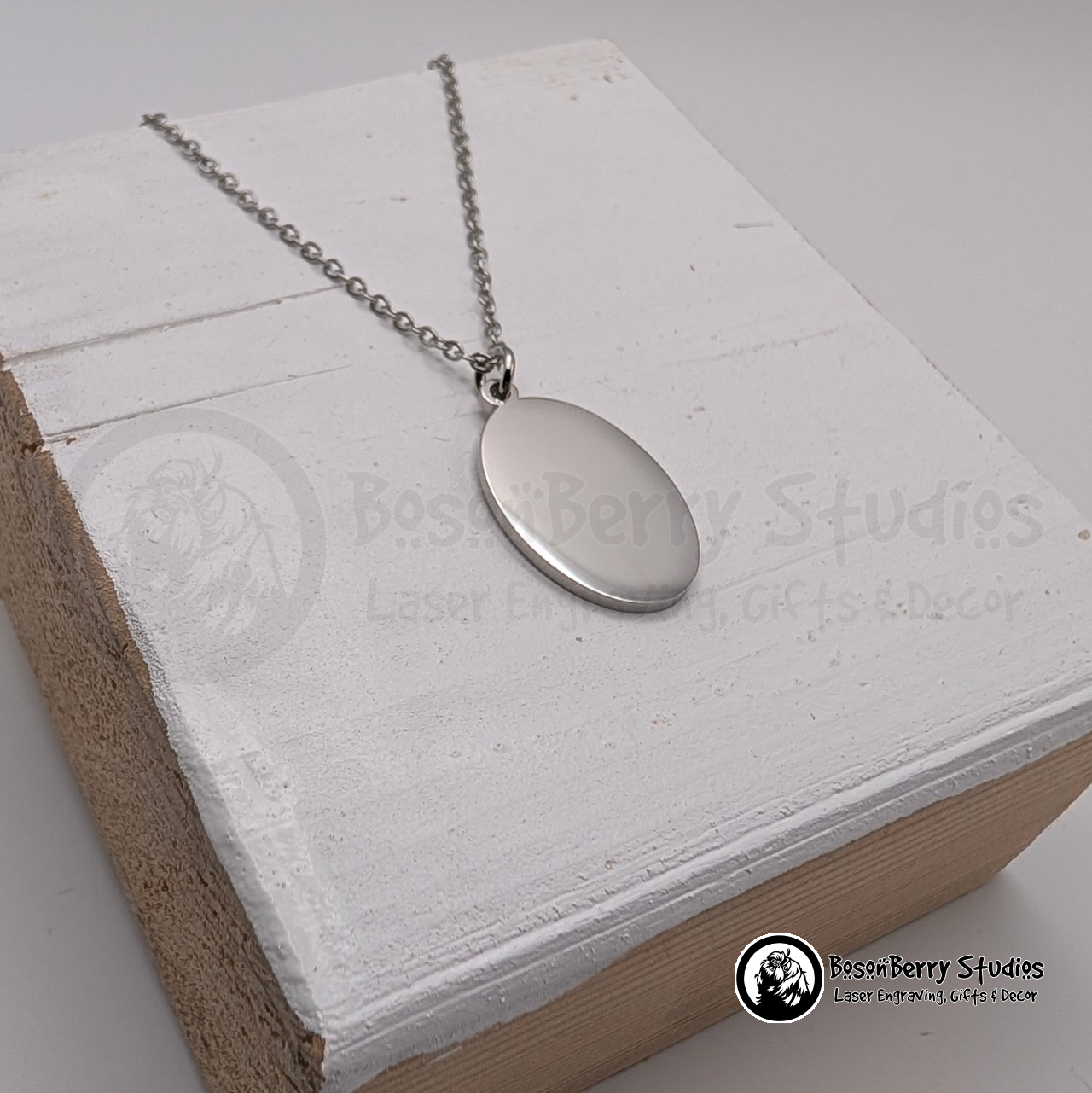 Oval Pendant Necklace with Personalized Engraving